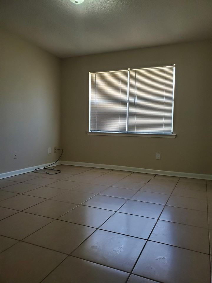 1805 Courtney St #1 - Photo 6 of 8