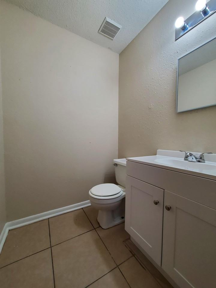1805 Courtney St #1 - Photo 7 of 8