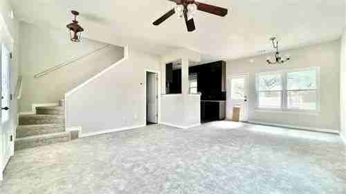 606 Wicklow Dr - Photo 3 of 8