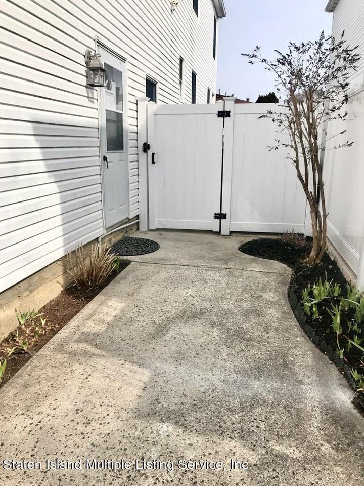 323 Stobe Ave - Photo 2 of 11