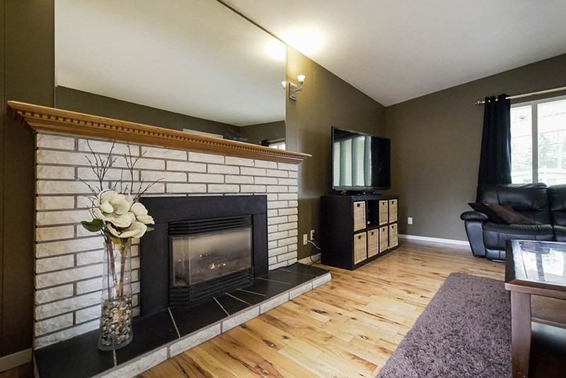 2966 Earls Court - Photo 3 of 13