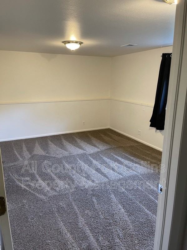1013 Skyline Dr - Photo 3 of 17