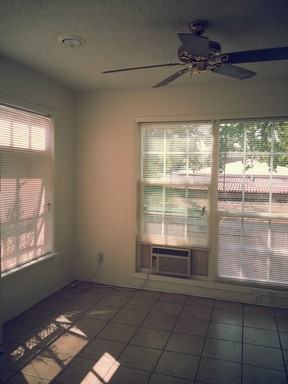 908 Haskell St - Photo 3 of 4