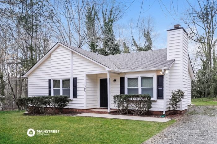 1305 Sharon Dr - Photo 3 of 16