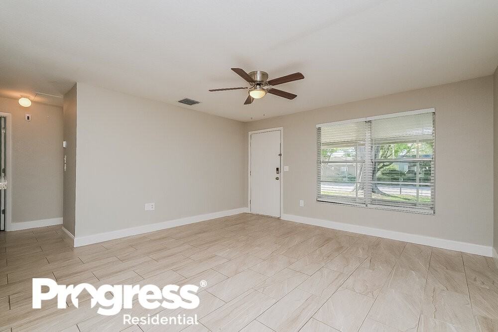 6753 Lassen Ave - Photo 3 of 16