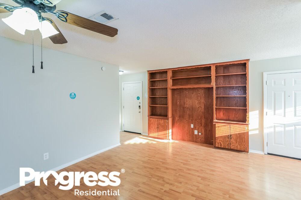 2614 Chevy Chase Dr - Photo 3 of 21