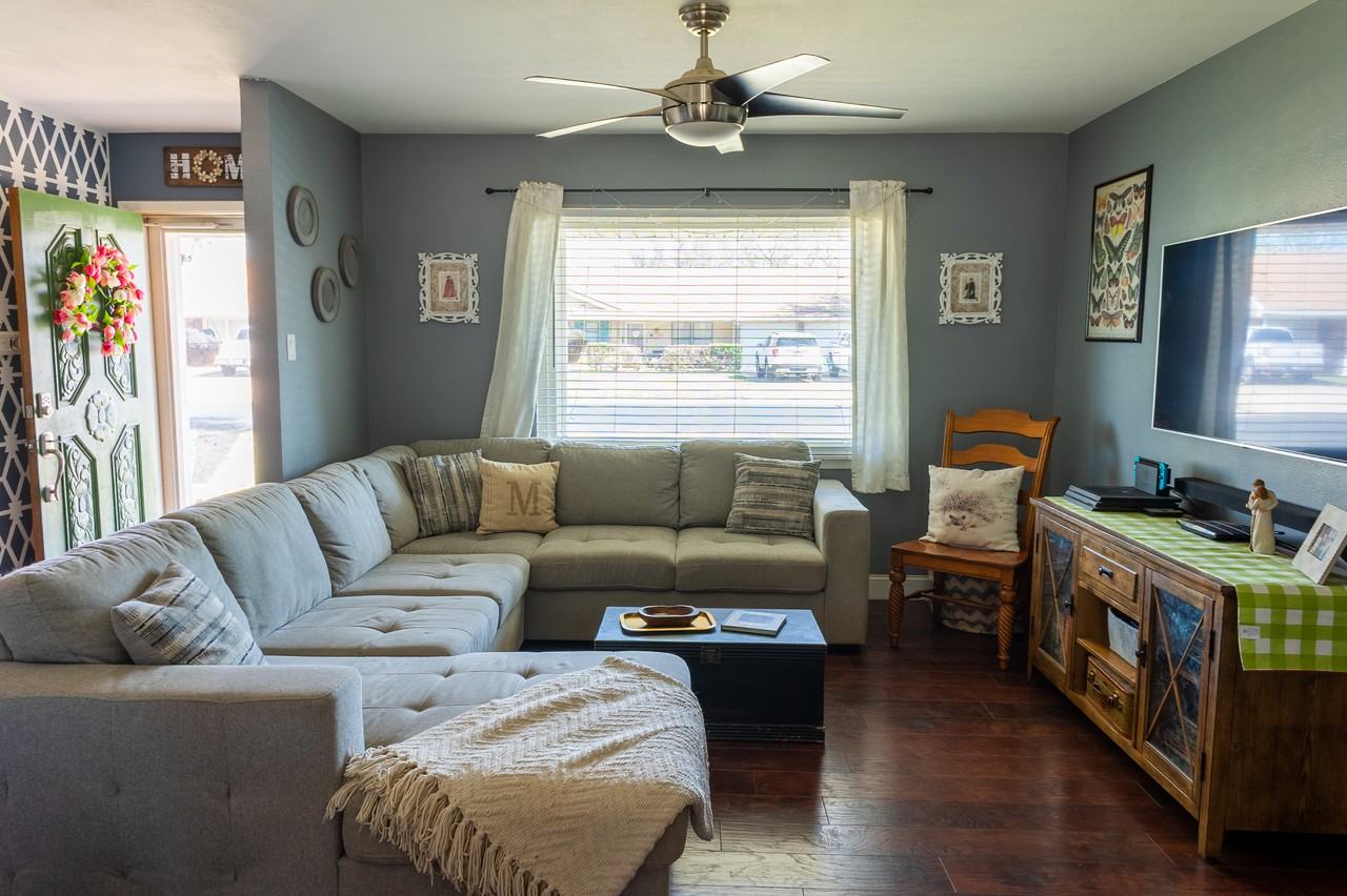 3320 Cimmaron Ave - Photo 2 of 11
