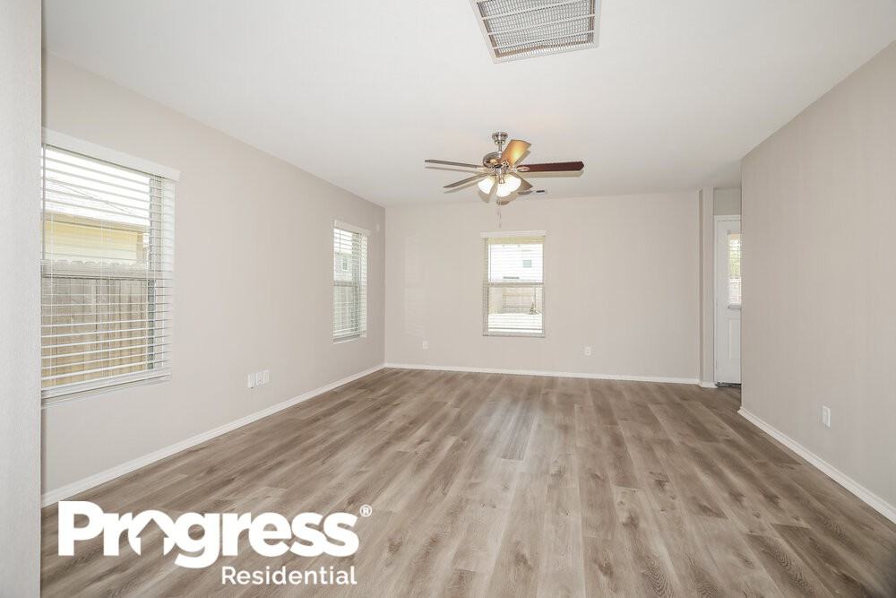 1249 Blue Hazel Ct - Photo 3 of 22