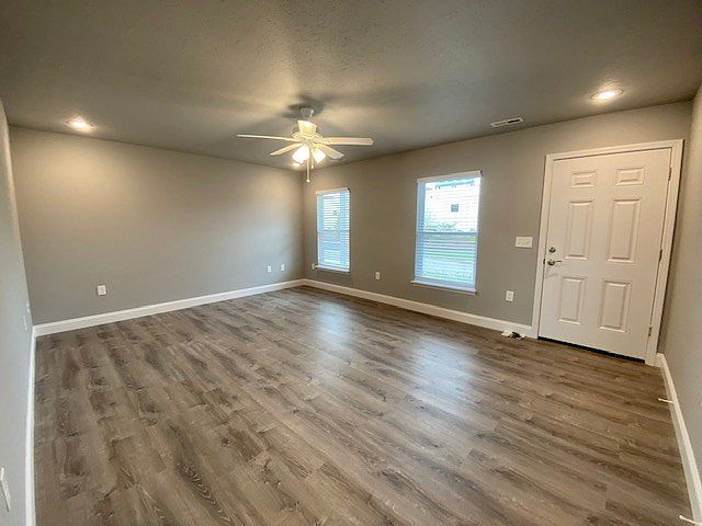 1308 E Illinois St - Photo 3 of 10