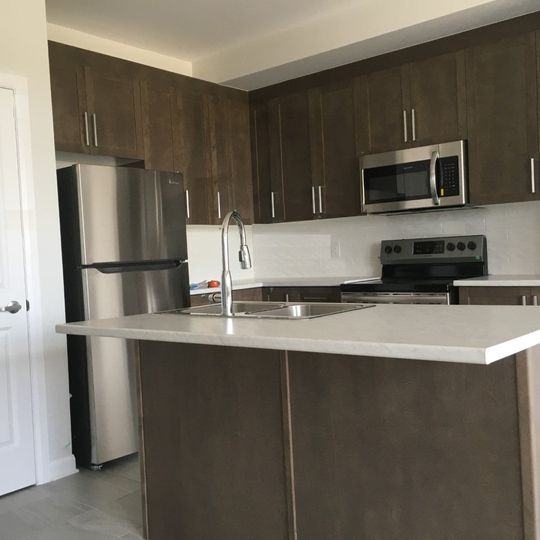 1033 Speedvale Court - Photo 2 of 18