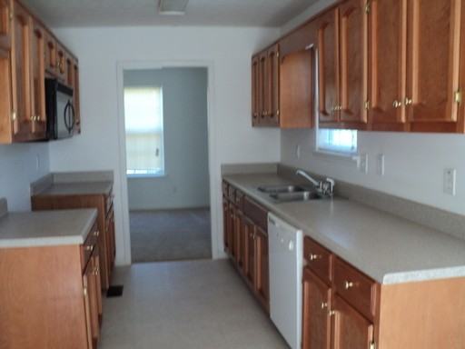 401 Tommy Thompson Way - Photo 3 of 13