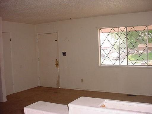 1315 Yosemite Dr - Photo 2 of 10