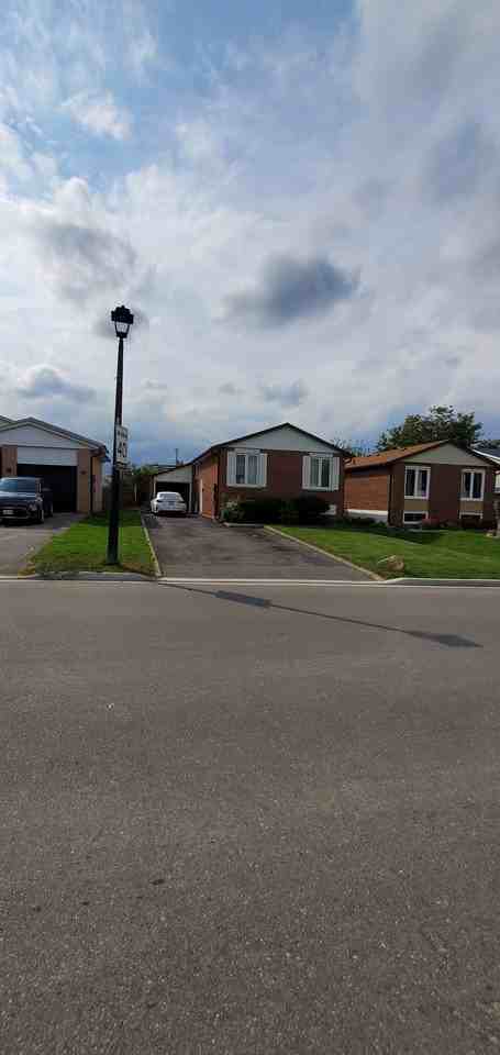 464 Sandford Street - Photo 2 of 37