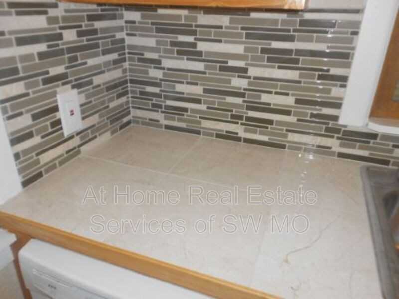 400 W Ildereen St - Photo 3 of 28