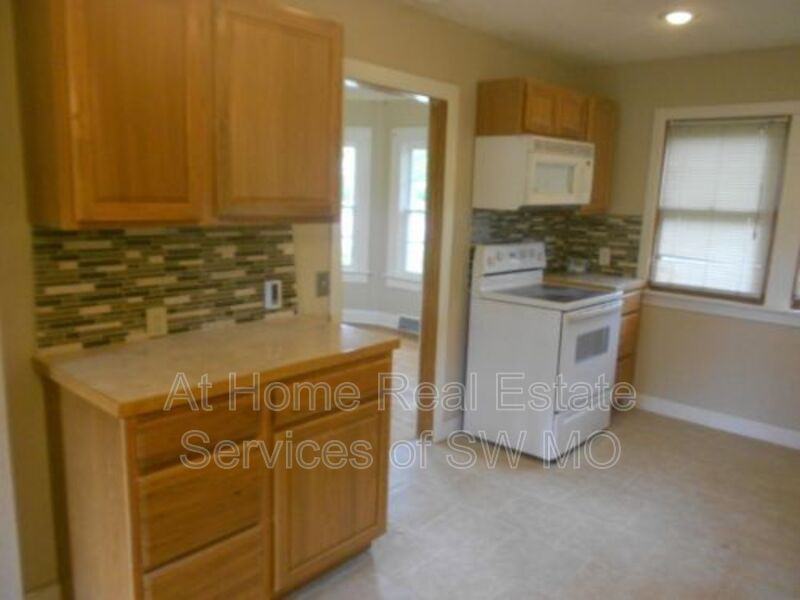 400 W Ildereen St - Photo 4 of 28