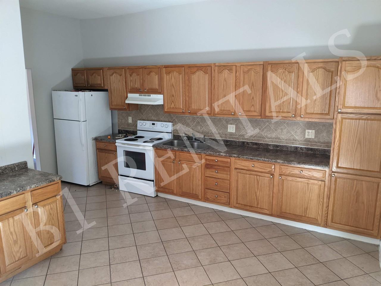 206 5th St #1 - Photo 2 of 9