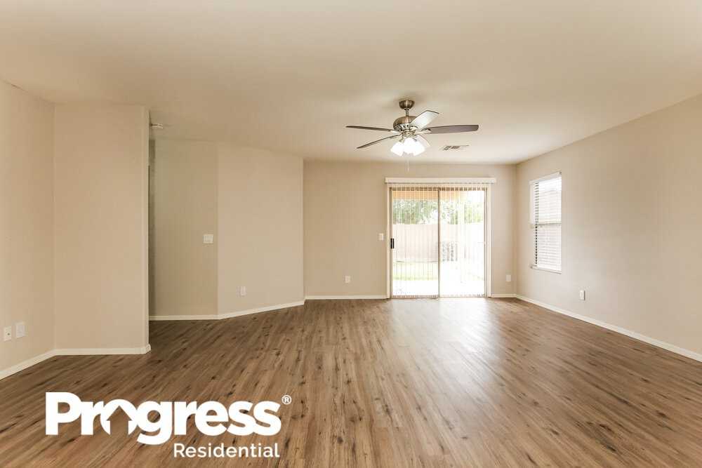 7353 W Elwood St - Photo 3 of 16