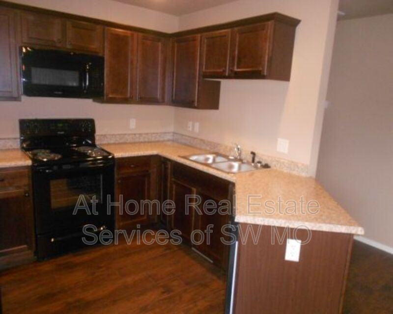 1040 E Caravan St - Photo 2 of 9