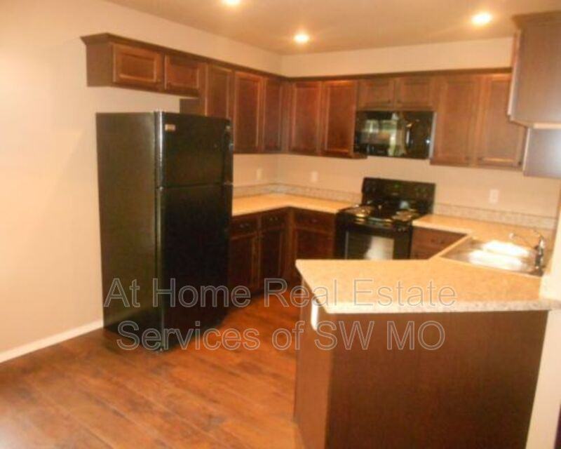 1040 E Caravan St - Photo 3 of 9