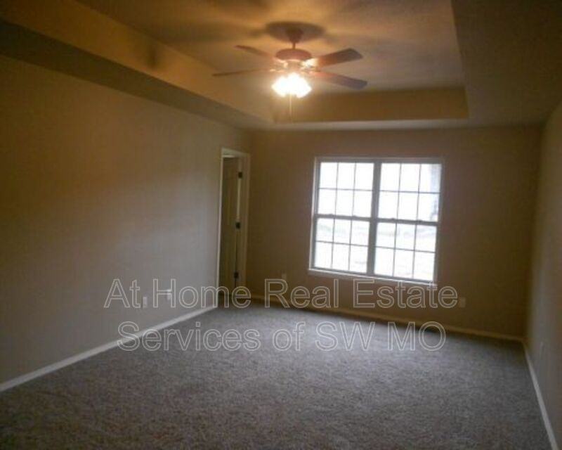 1040 E Caravan St - Photo 6 of 9