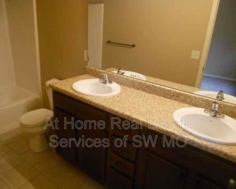 1040 E Caravan St - Photo 7 of 9