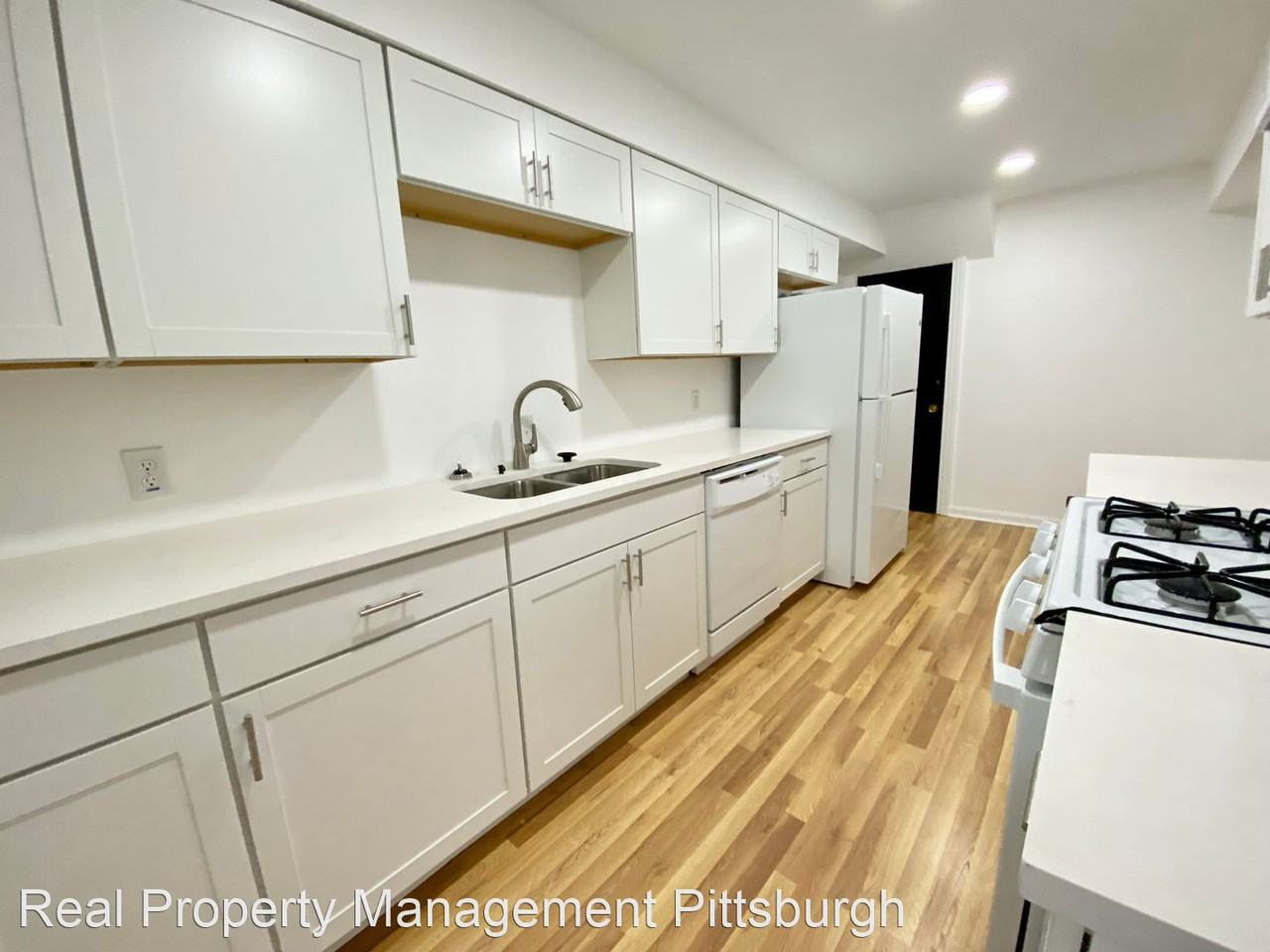1304 Margaret St - Photo 2 of 12