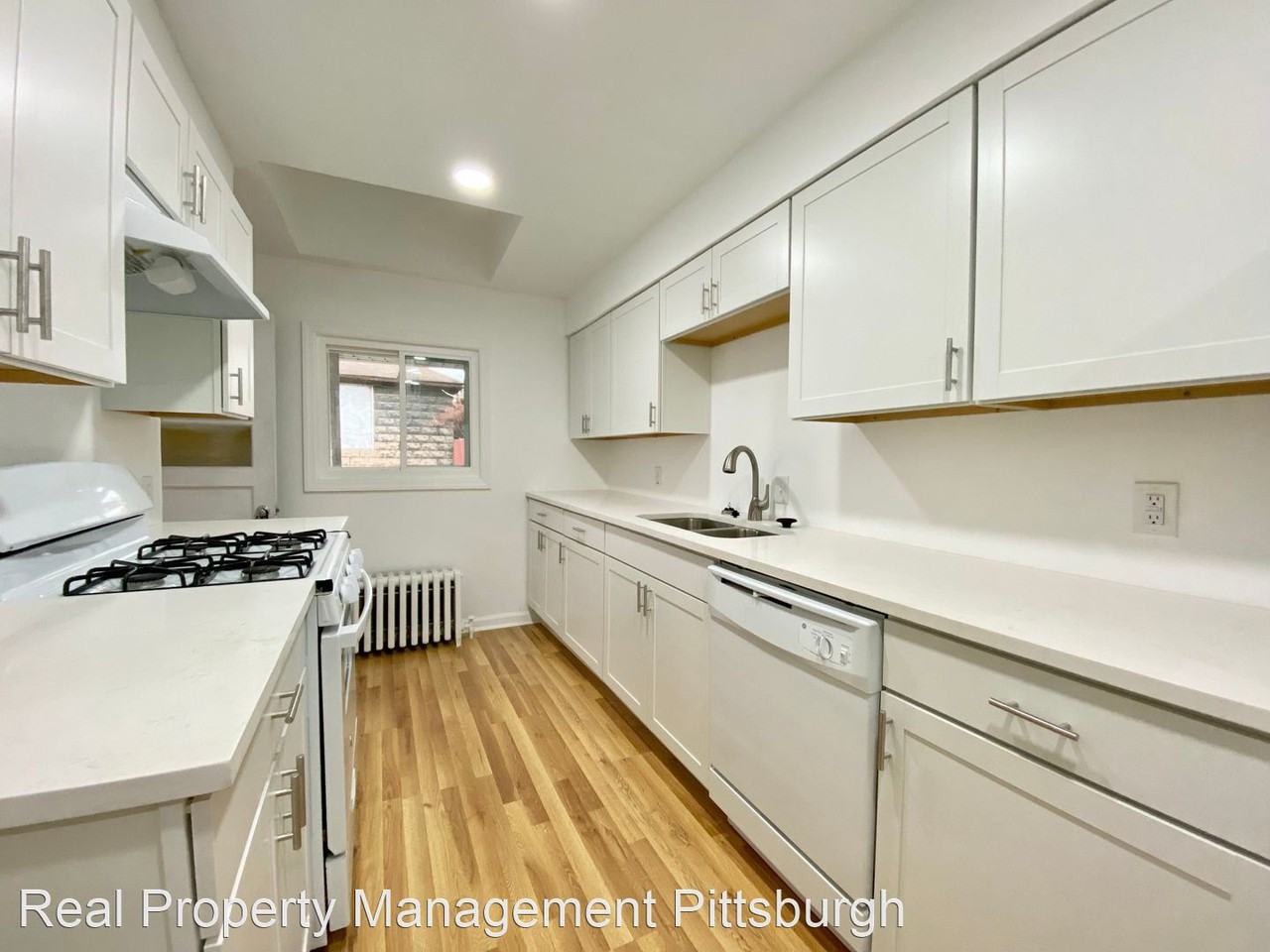 1304 Margaret St - Photo 3 of 12