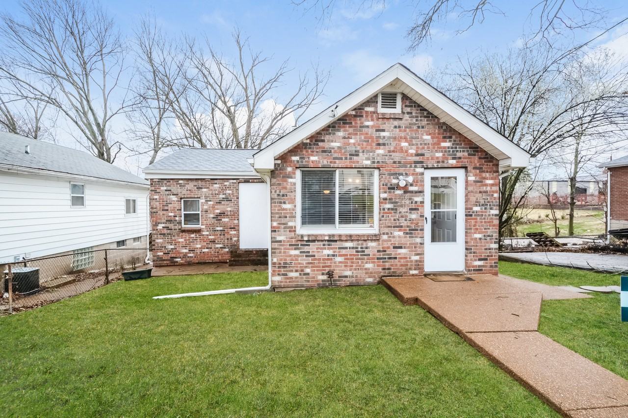 623 De Merville Ave - Photo 2 of 16