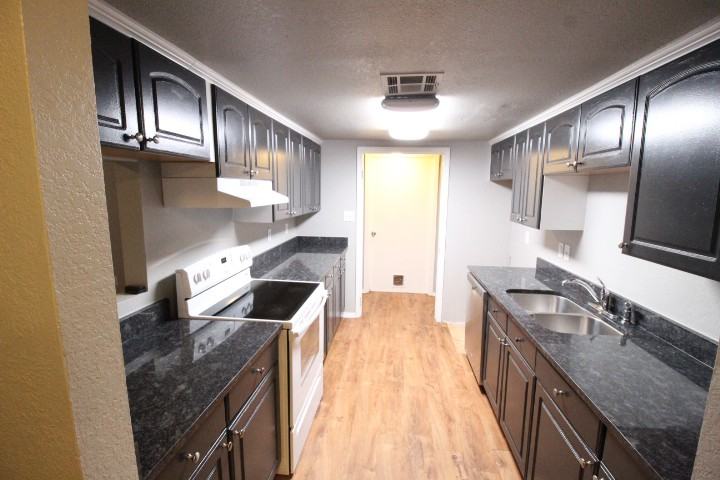 1932 Lariat Circle - Photo 4 of 21