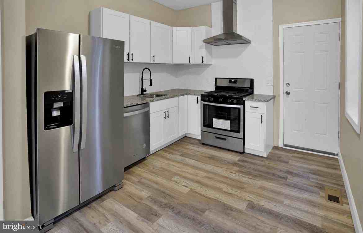 5526 Paschall Avenue - Photo 3 of 12