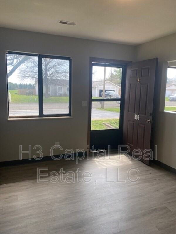 303 Southgate Dr - Photo 2 of 12