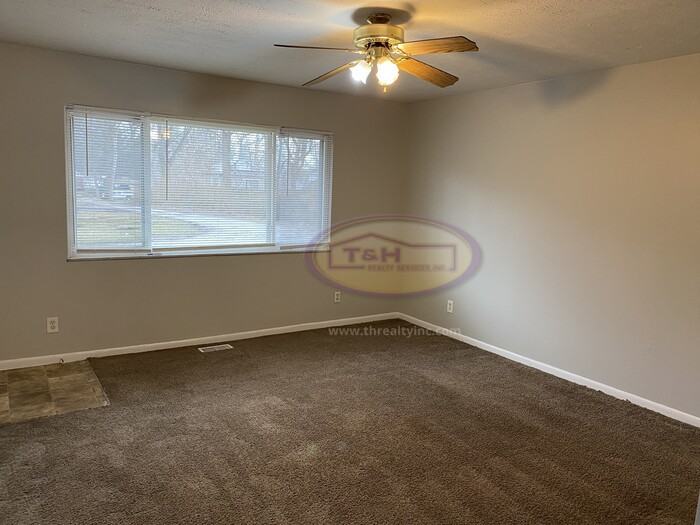 1256 N Ridgeview Dr - Photo 3 of 16