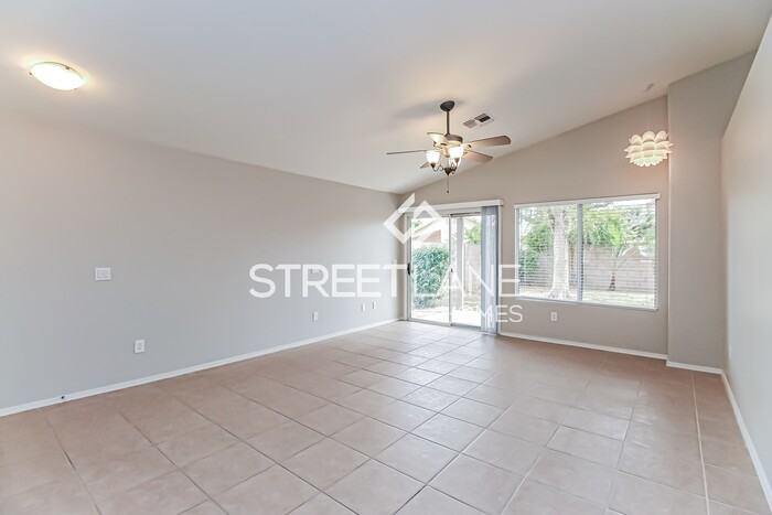 177 W Shannon St - Photo 2 of 15