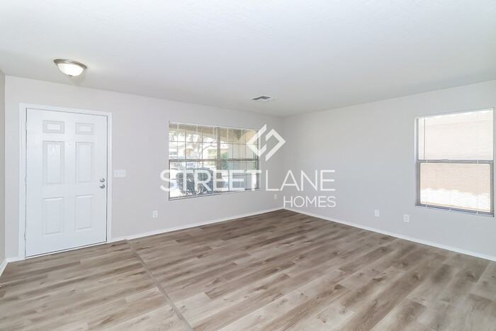 3009 W Pollack St - Photo 2 of 15