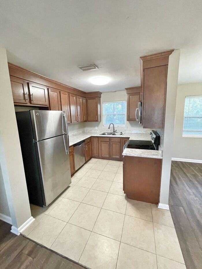 6011 Meadow Ln - Photo 3 of 11