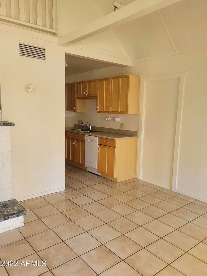 1015 S Ash Ave #1 - Photo 3 of 8