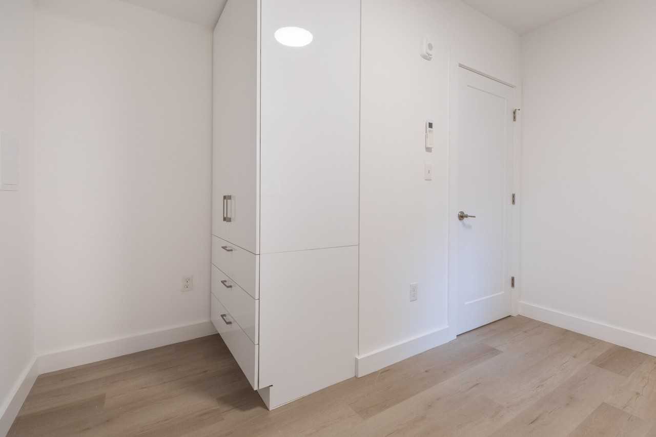 2840 Washington St #4 - Photo 4 of 19