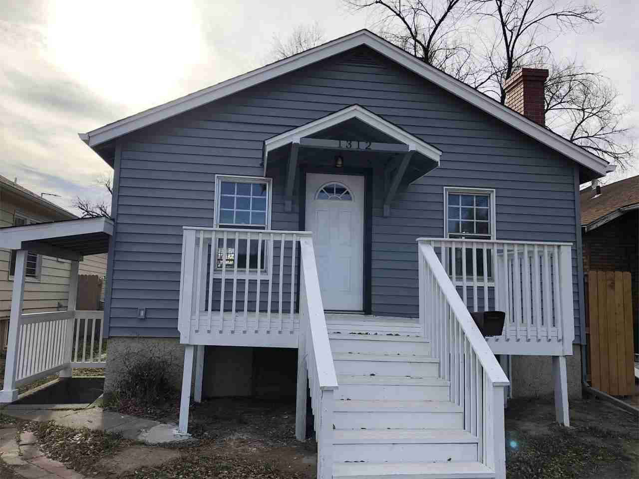 1312 8th St - Photo 2 of 11