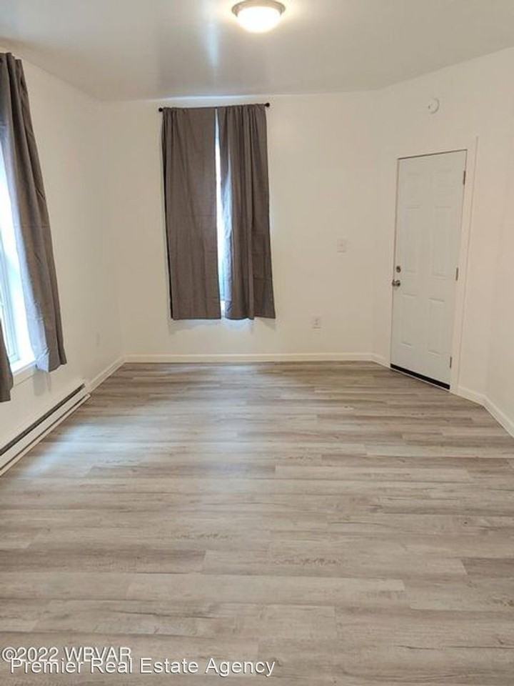 724 Grace Street - Photo 2 of 10