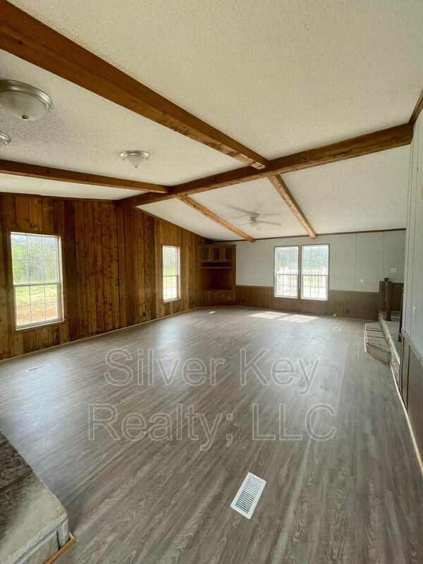 137 H St - Photo 5 of 21