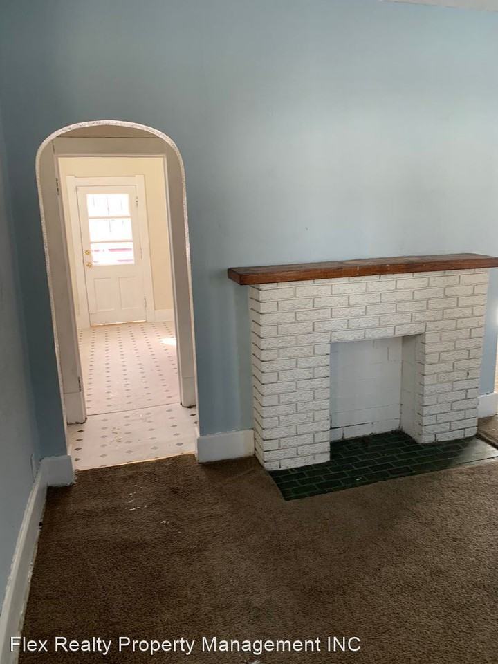 1661 W Bancroft St - Photo 3 of 13