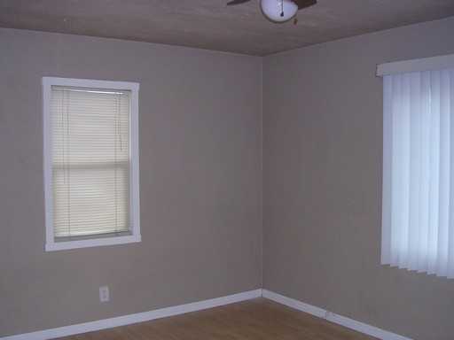 5127 Woodlawn Ave - Photo 3 of 6