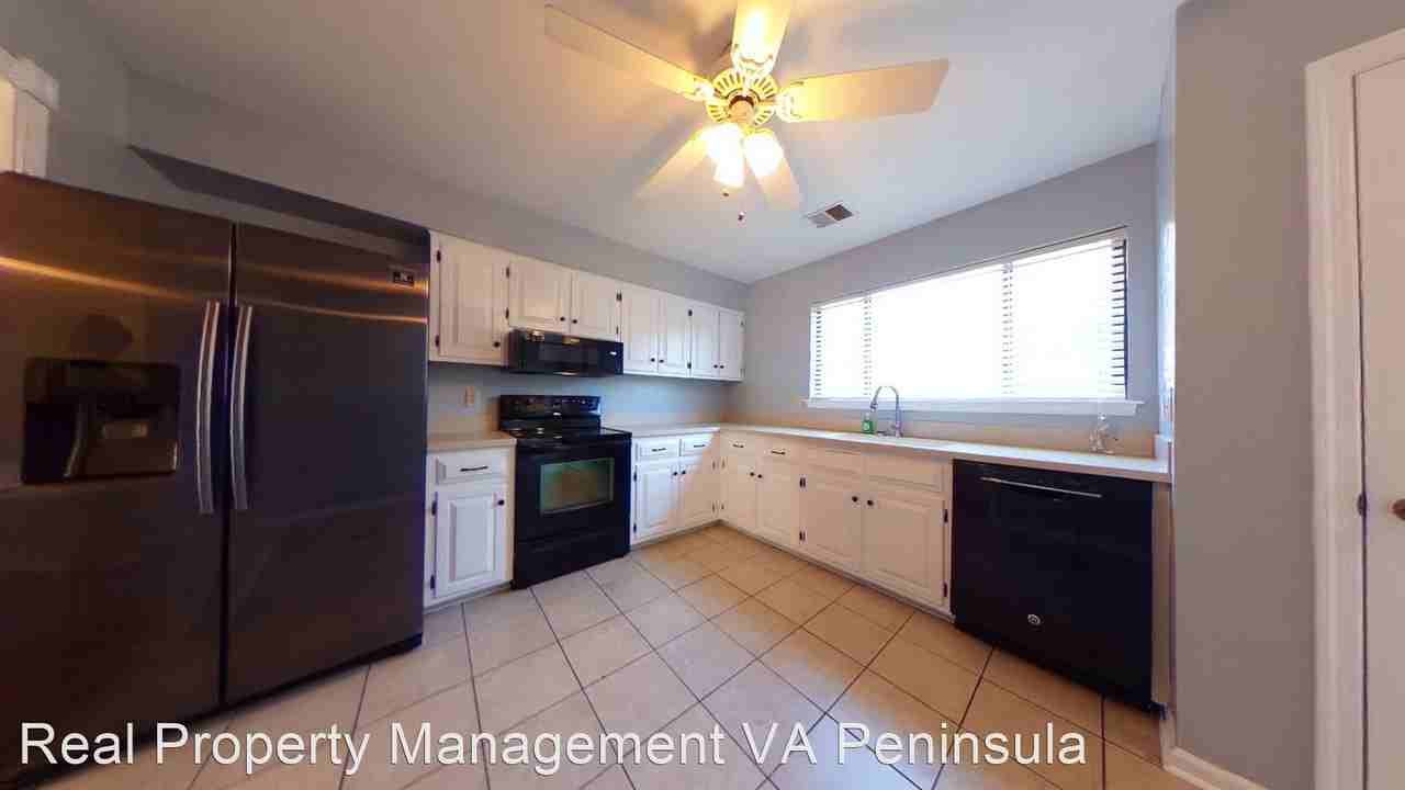 1049 Willow Green Dr - Photo 3 of 14