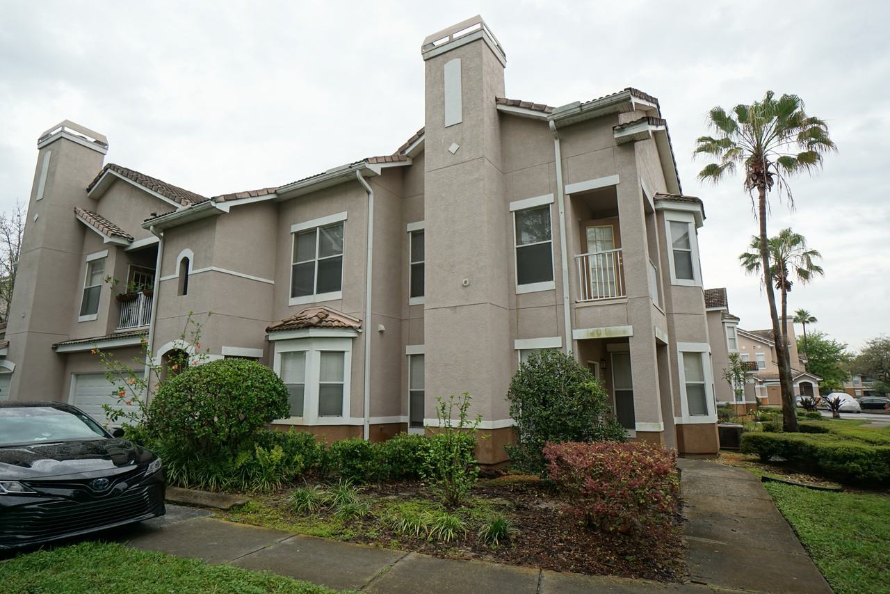 18004 Villa Creek Dr - Photo 2 of 25