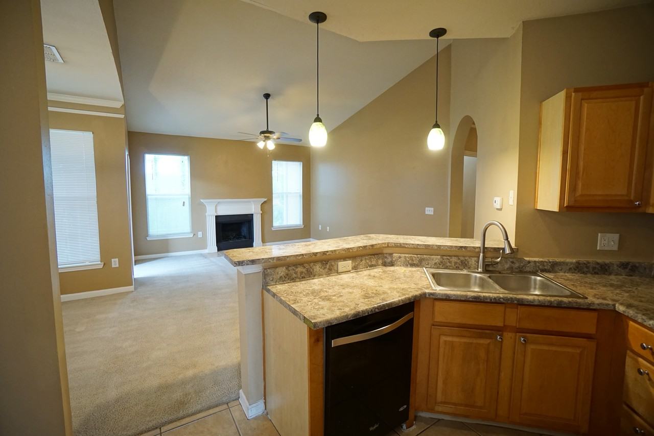 18004 Villa Creek Dr - Photo 4 of 25