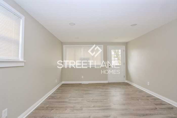 3822 Halsey Pl - Photo 3 of 15