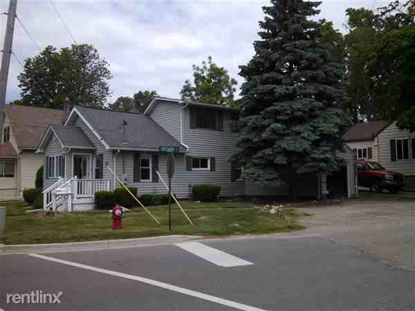 11717 Davis St - Photo 2 of 10