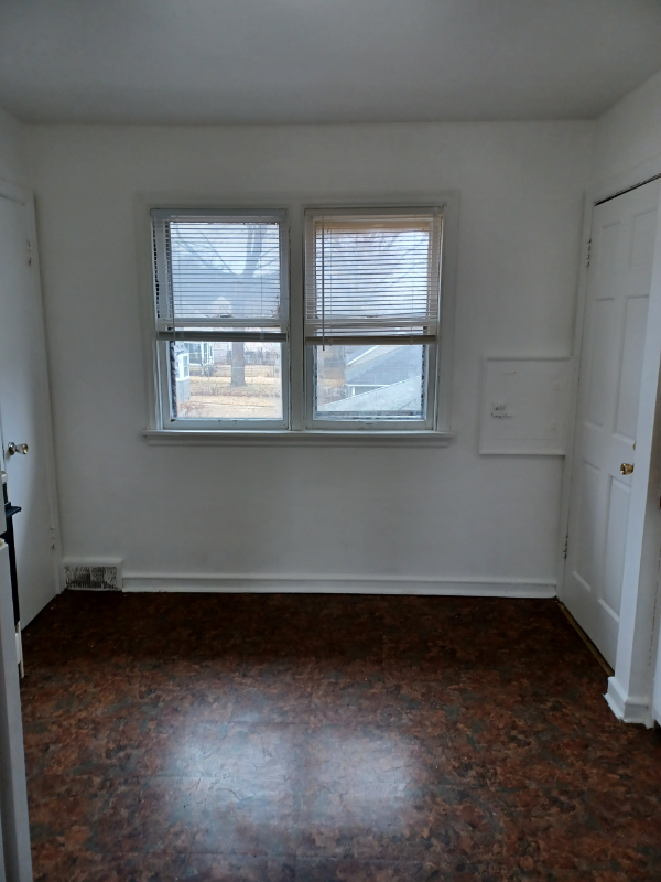 2815 W Capitol Dr - Photo 3 of 10