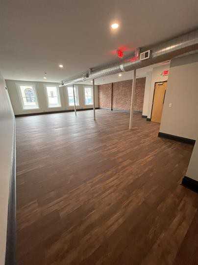 106 N Main St - Photo 3 of 32