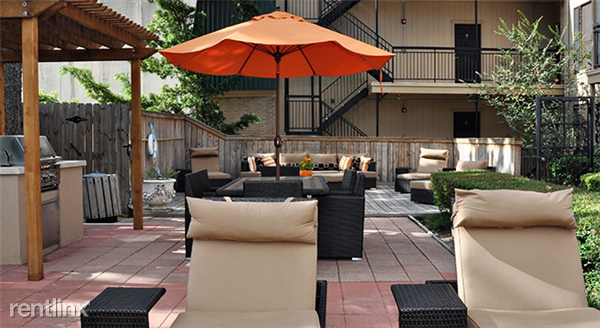 1919 Briar Oaks Ln - Photo 3 of 8